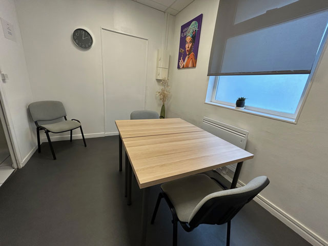 Salle n°21, salle de formation pour 3 à 4 personnes, Ellipse Formation, Paris 11e